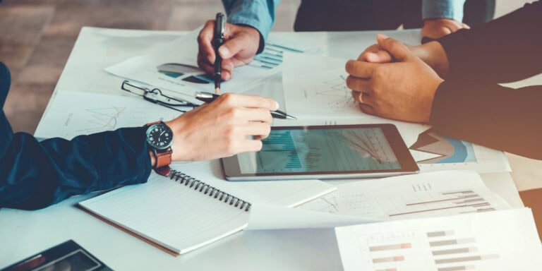 Strategic Intelligence- Adapting to Market Shifts through Generative AI Insights Strategic Intelligence- Adapting to Market Shifts through Generative AI Insights
